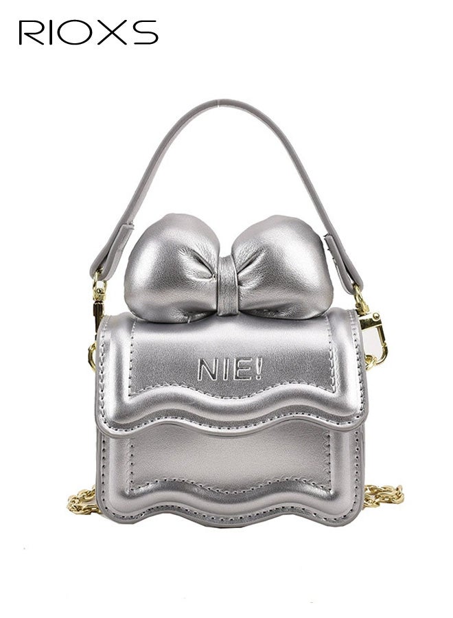 ريوكس حقيبة صغيرة للفتيات الصغيرات، حقيبة كتف من جلد البولي يوريثان مع عقدة فيش للفتيات الصغيرات، حقائب يد خفيفة الوزن بأسلوب أميرة مع مقبض علوي وسلسلة ذهبية قابلة للفصل، حقيبة كتف للحفلات والسفر والتسوق، فضية - Image 1
