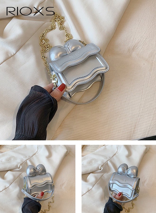 ريوكس حقيبة صغيرة للفتيات الصغيرات، حقيبة كتف من جلد البولي يوريثان مع عقدة فيش للفتيات الصغيرات، حقائب يد خفيفة الوزن بأسلوب أميرة مع مقبض علوي وسلسلة ذهبية قابلة للفصل، حقيبة كتف للحفلات والسفر والتسوق، فضية - Image 2