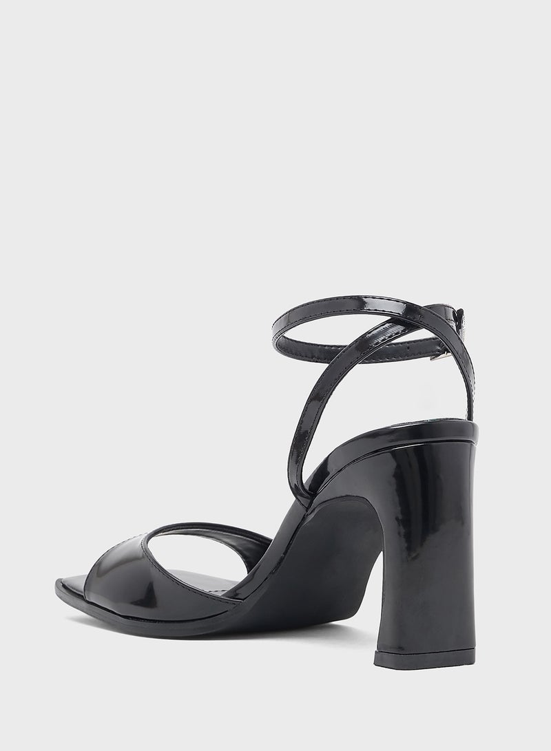 ايلا صندل بكعب عالٍ مع حزام للكاحل - Image 3