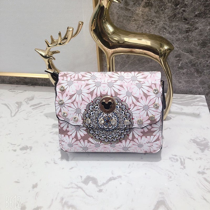 2021 New Style Lock Ethnic Style Horizontal Crossbody Mobile Phone Bag Zipper Women'S Bag Shaping Retro Bag For Women - Image 1