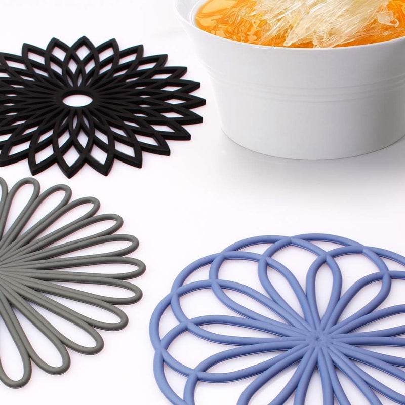 ME.FAN MEFAN Silicone Trivet Mat  Kitchen Hot Pads for Pots  Dish  Insulated Teapot Trivet  Flexible Durable NonSlip Large Coasters 3 Set Black - Image 3