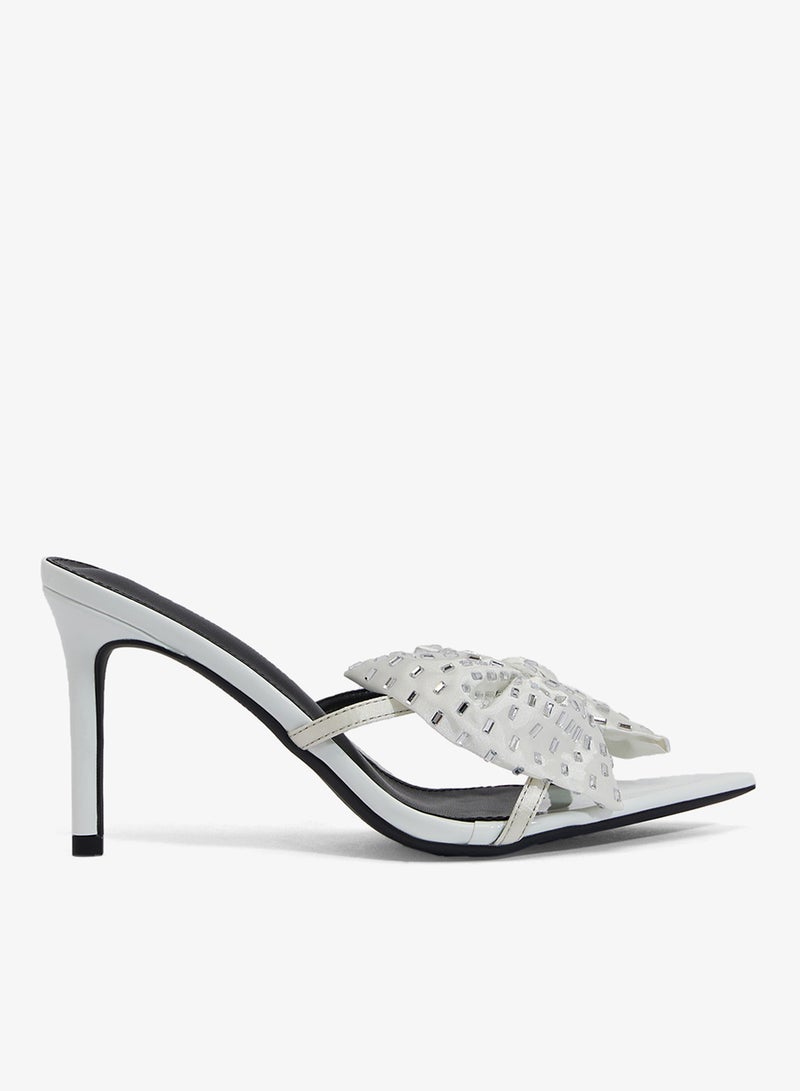 جينجر صنادل بكعب عالٍ مزينة باللؤلؤ وربطة فيونكة - Image 1