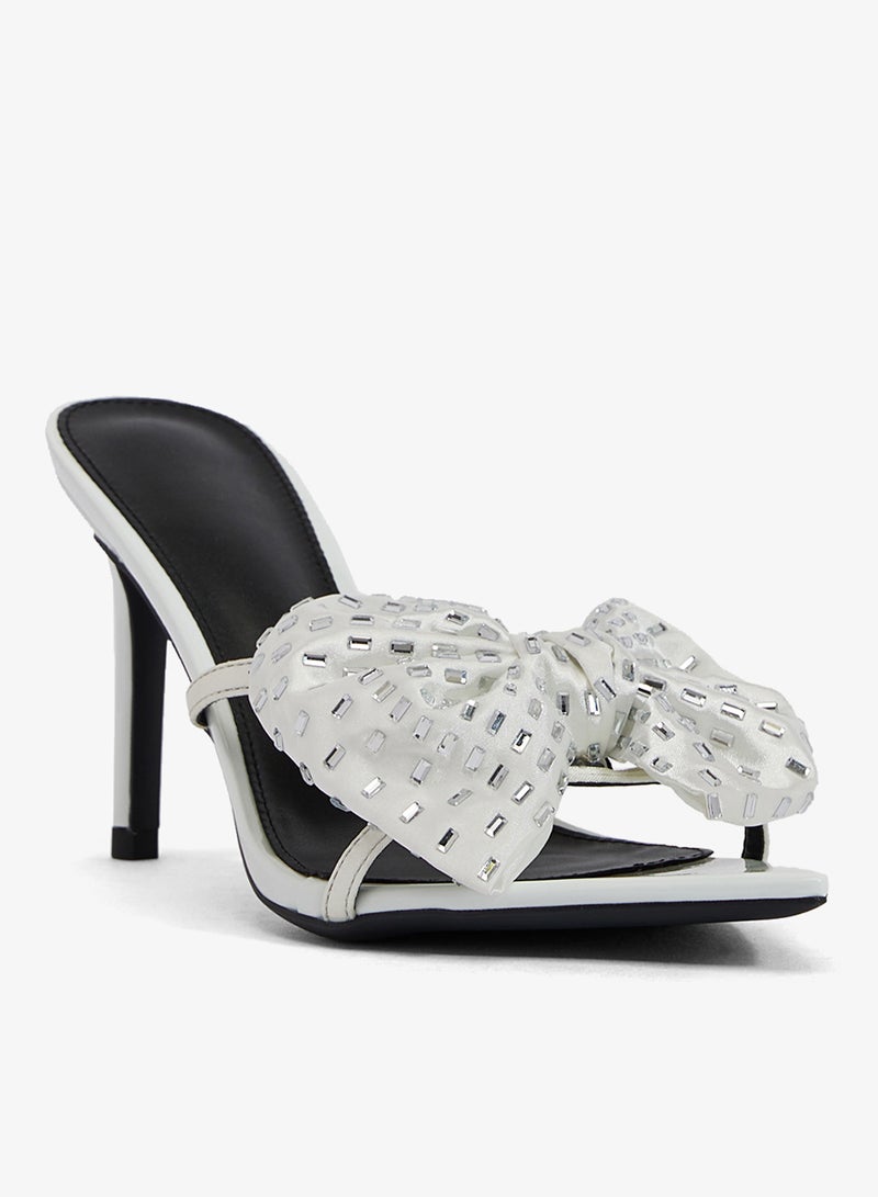 جينجر صنادل بكعب عالٍ مزينة باللؤلؤ وربطة فيونكة - Image 2