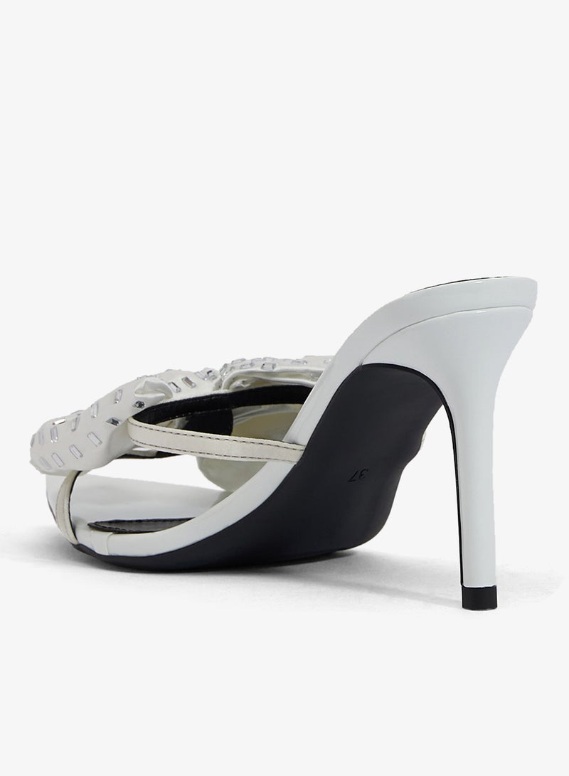 جينجر صنادل بكعب عالٍ مزينة باللؤلؤ وربطة فيونكة - Image 3