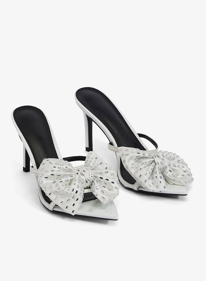 جينجر صنادل بكعب عالٍ مزينة باللؤلؤ وربطة فيونكة - Image 4