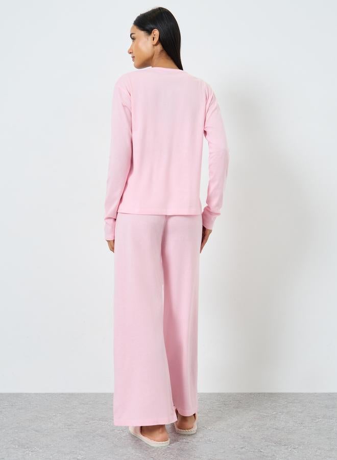 ستايلي طقم بيجامة تيشيرت قطن بأزرار أمامية وبنطال بأرجل واسعة - Image 5