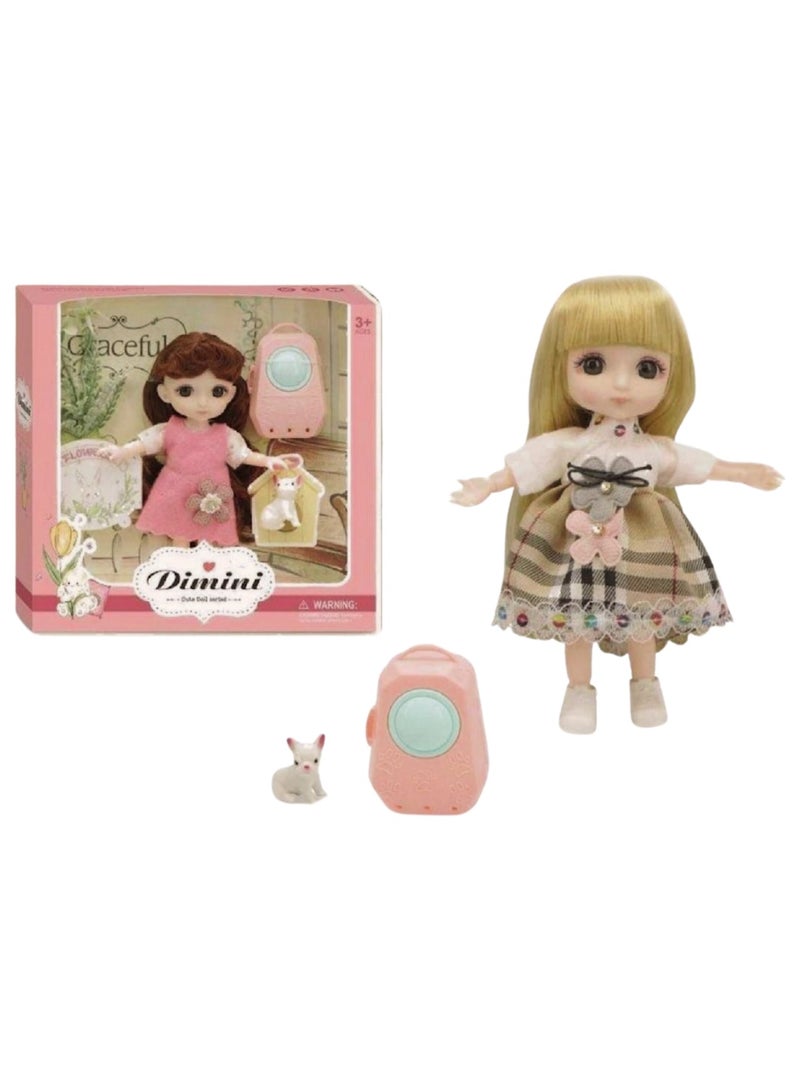 دمية أزياء جميلة للفتيات مع فستان