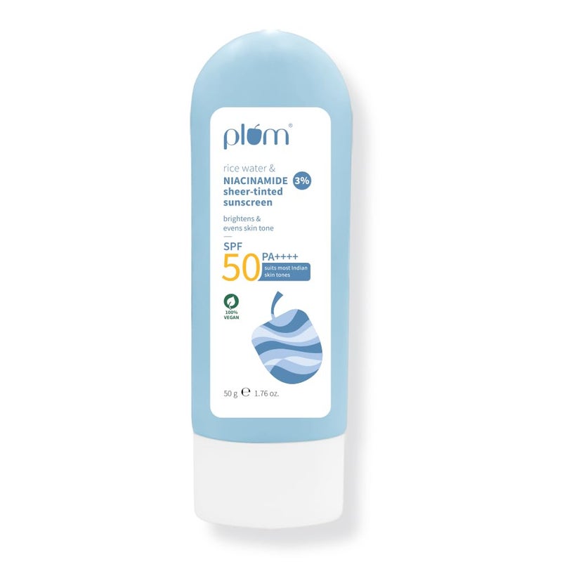 Plum ماء الأرز البرقوق 3 نياسيناميد واقي شمس شفاف SPF 50 PA مناسب لمعظم درجات لون البشرة الهندية تغطية شفافة غير دهنية للنساء خالي من العطور 100 نباتي 50 جرام - Image 1