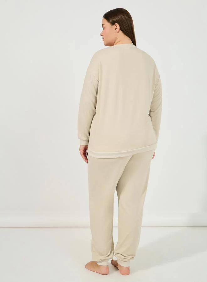 Styli Plus Size Overthinking Slogan Sweatshirt & Jogger Lounge Set