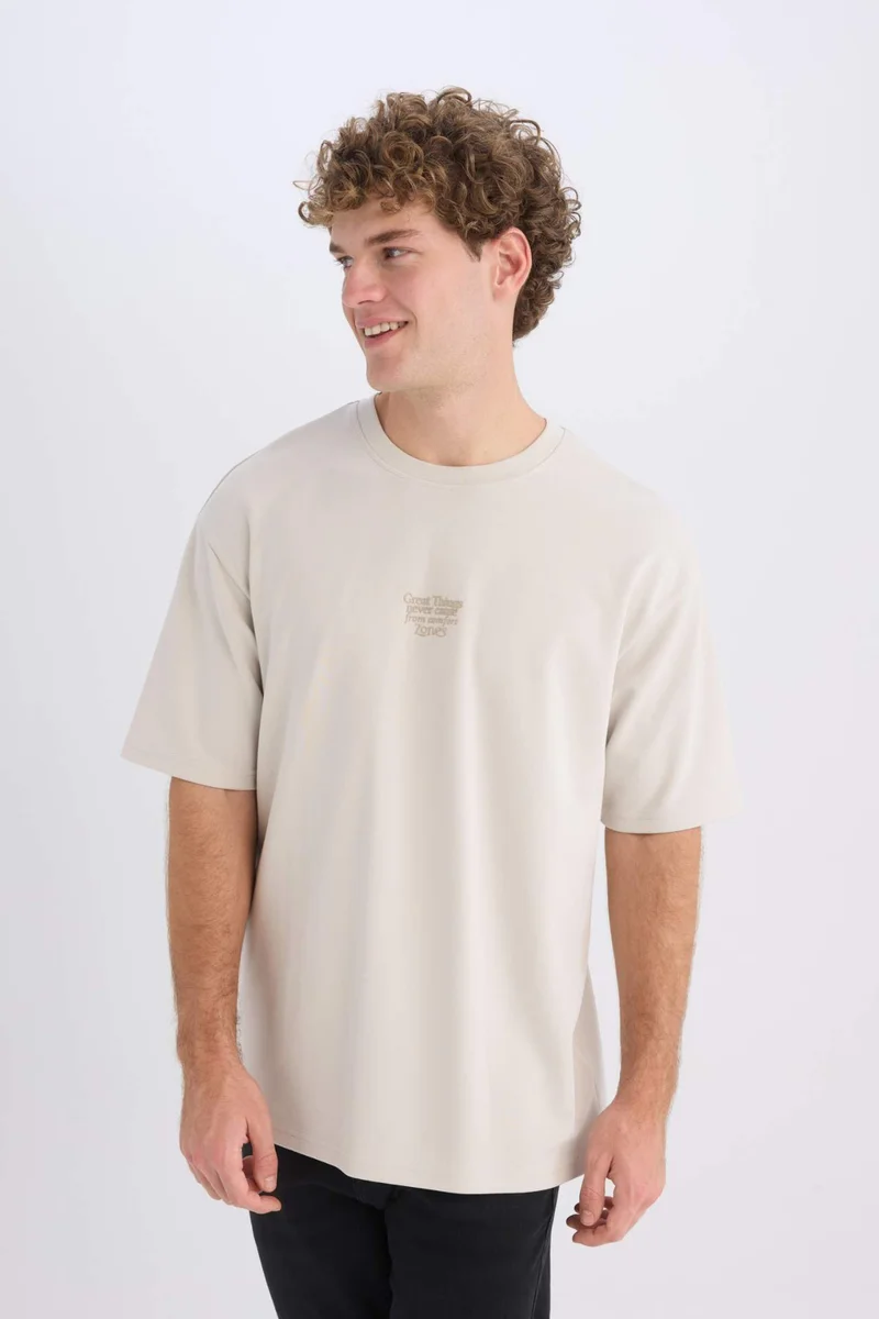 ديفاكتو Boxy Fit Crew Neck Printed Short Sleeve T-Shirt