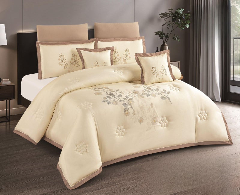 A double bed sheet set of 8 pieces, microfiber, with an elegant design that gives the bedroom a luxurious hotel touch.