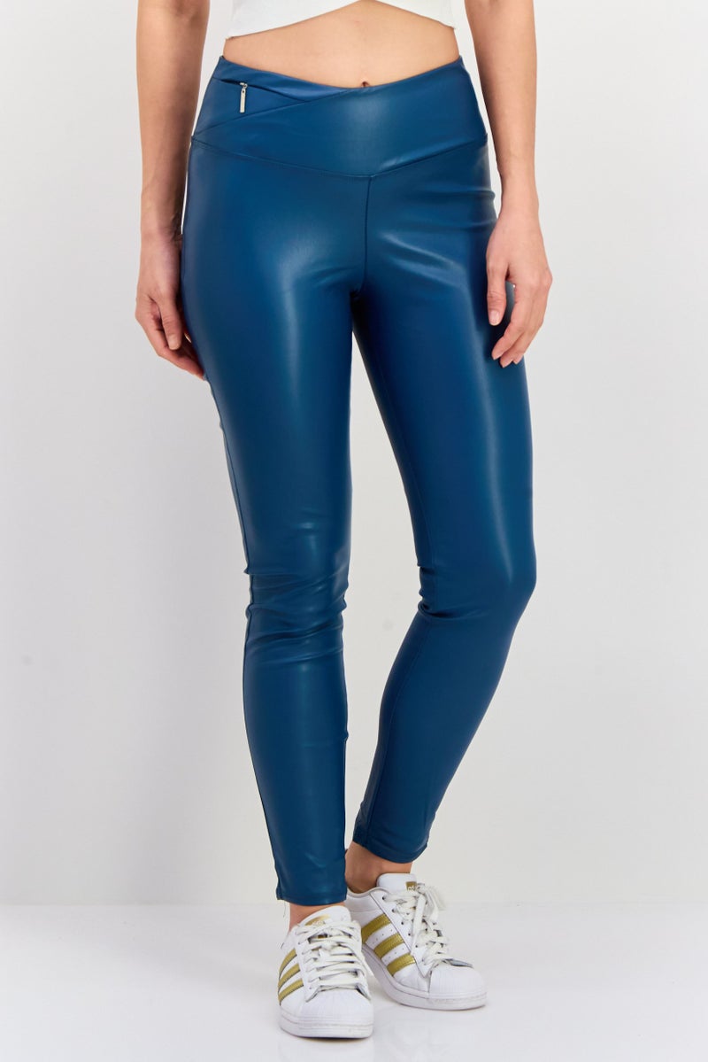 Tahari تاهاري سبورتس ملابس رياضية للنساء بنطلون ليجنغ مزيف من الجلد، أزرق رمادي - Image 1