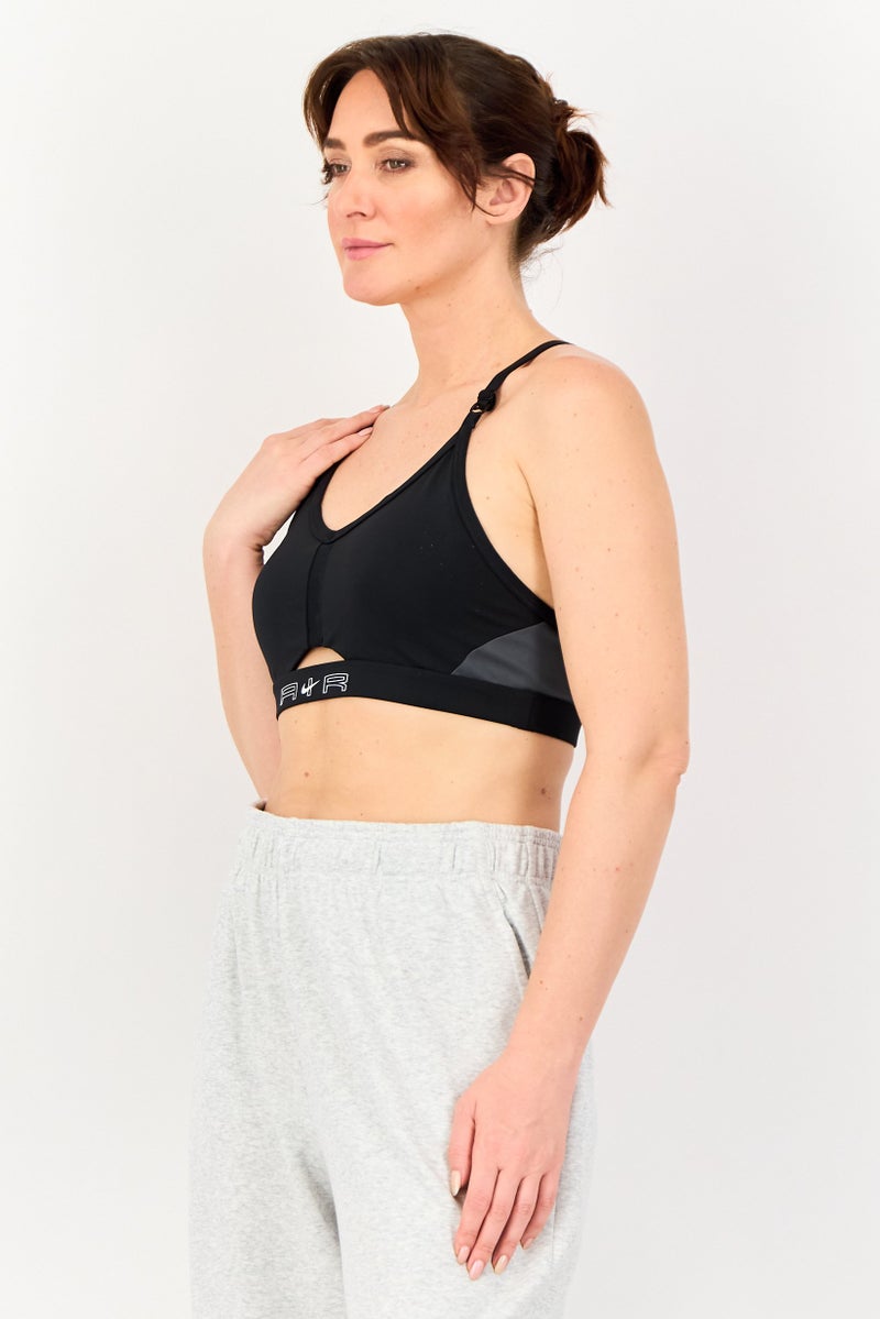Nike حمالة صدر رياضية مبطنة بشعار العلامة التجارية للنساء، سوداء - Image 2