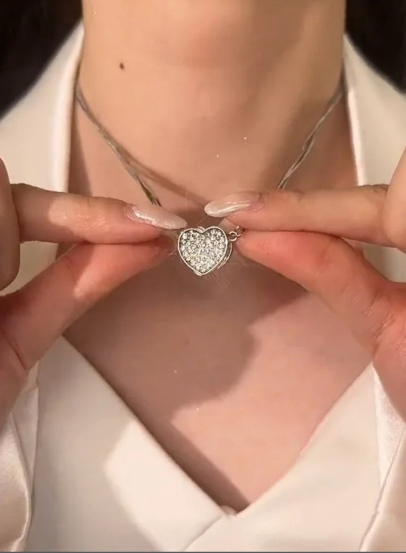 إيكوال سلسال نسائي أنيق مصنوع من الاستانلس ستيل باللون الفضي يغلق ويفتح بالمغناطيس - Image 5