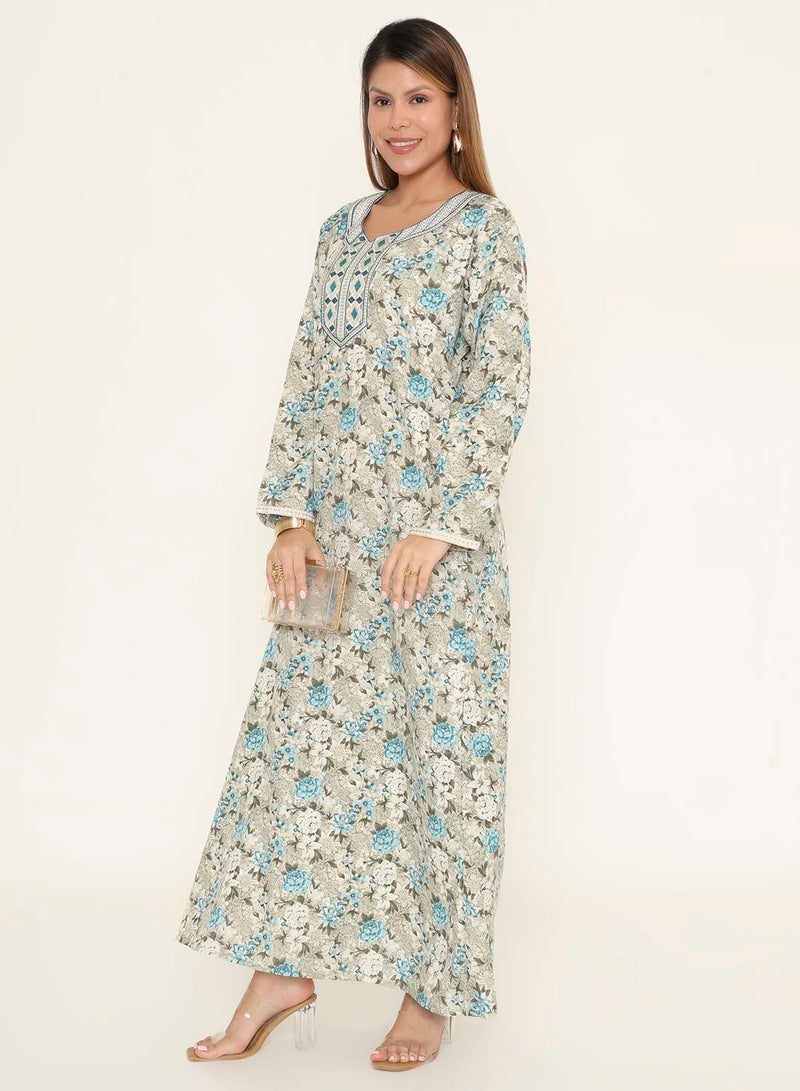 هانا آند سارا جلابية عربية مطبوعة بالورود باللونين الأزرق والأبيض مع رقبة مطرزة - Image 5