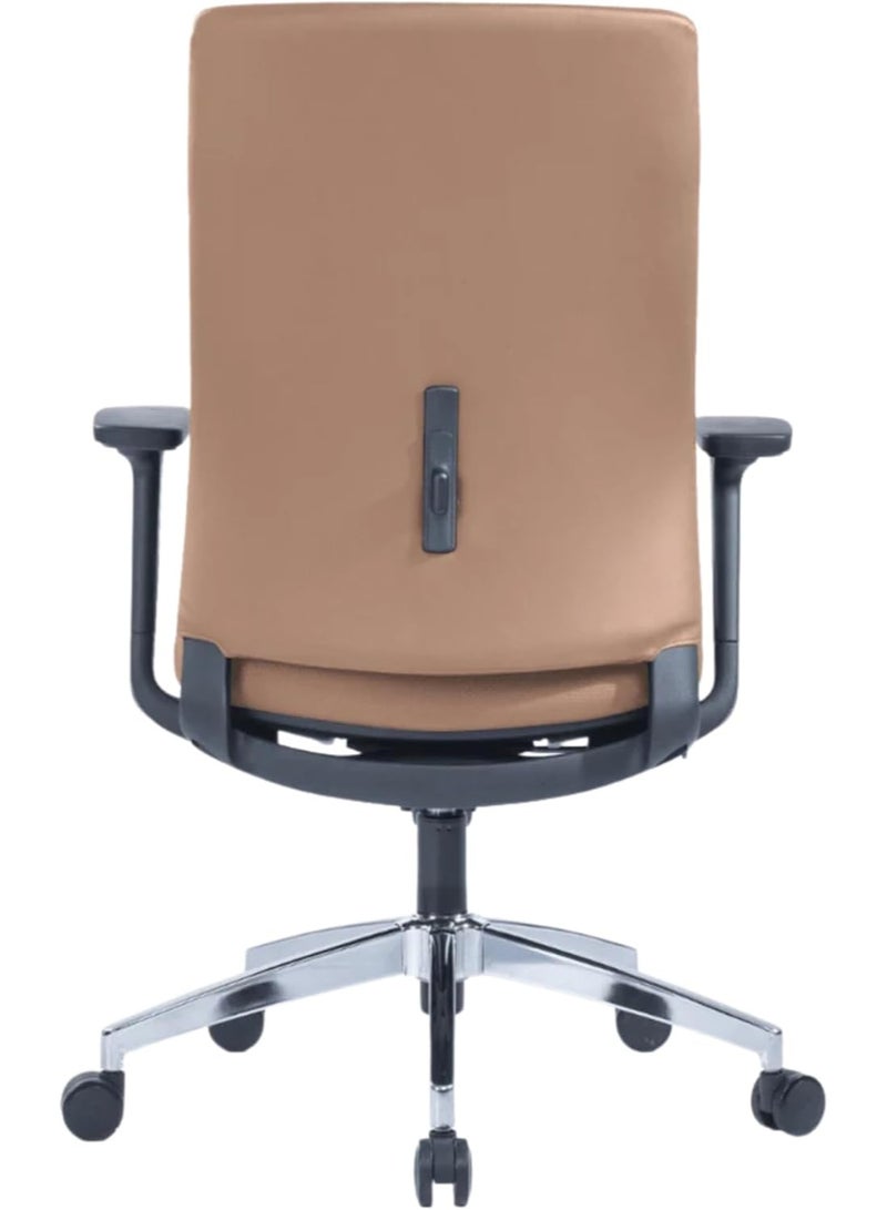 كاليبر كرسي مكتب Kaliber Elite متوسط ​​الظهر مصنوع من جلد البولي يوريثان البني مع تنجيد من مادة البولي فينيل كلوريد، ومساند ذراع مبطنة، وآلية إمالة بأربعة أوضاع، ورافعة غازية، وقاعدة من الألومنيوم وعجلات من النايلون. - Image 2