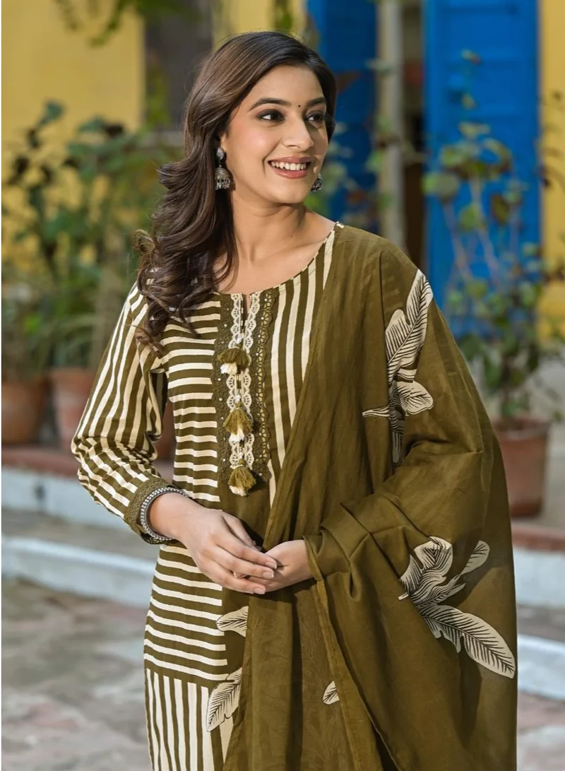 باناش برييا طقم كورتا من القطن الخالص بتصميم زهري مطبوع رقميًا | طقم كيرتي مع بنطال ودوباتا | زي هندي تقليدي للنساء