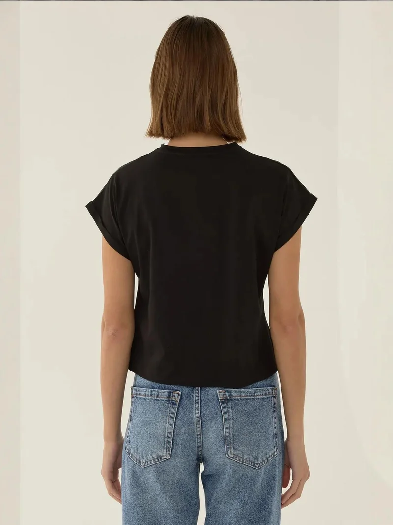 HICCUP Basic Crew Neck Cropped T-Shirt