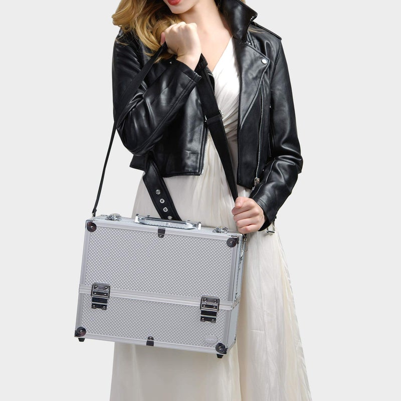 Joligrace صندوق مكياج كبير جداً من جوليغرايس 6 صواني منظم لمستحضرات التجميل للفنانين صندوق قفل لمستحضرات التجميل والمجوهرات والمواد الشخصية مع فواصل قابلة للتعديل وحزام كتف - فضي - Image 3