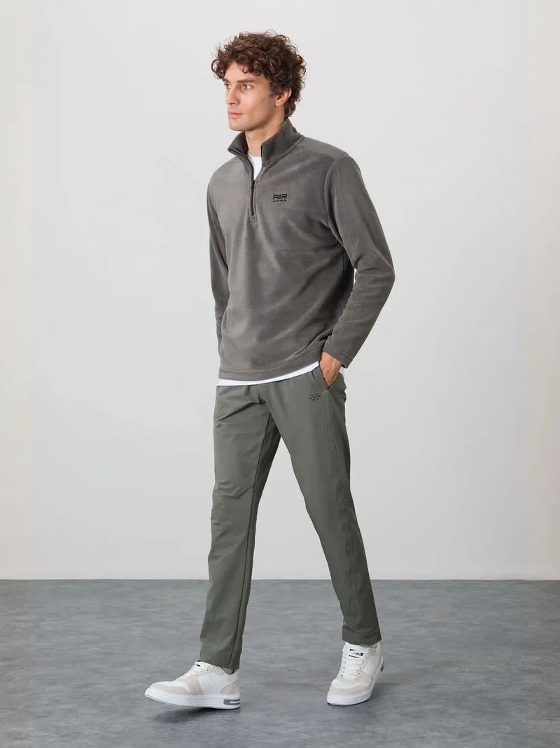 تومي لايف TOMMY Men's Plush Half-Zip Sweatshirt