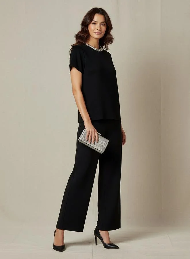 ايكونيك توب أيقوني بقصة عادية مزين بتطريز