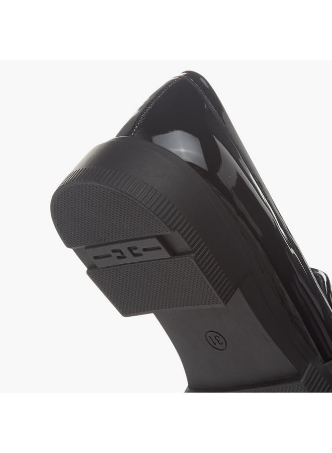 فلورا بيلا من شو إكسبرس حذاء مدرسي بناتي سهل الارتداء بلون سادة مع فيونكة - Image 5