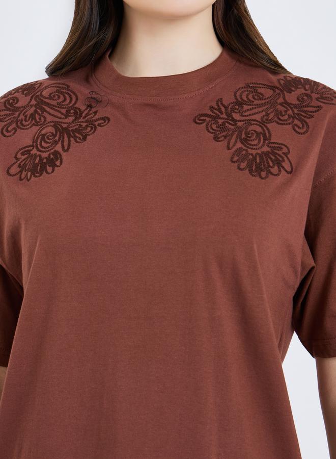 ستايلي تيشيرت قطني 100% بتطريز زهور متناغم - Image 4