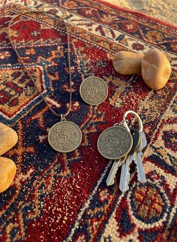 بريميم سلسلة مفاتيح على شكل عملة تذكارية سعودية - إكسسوار تذكاري ثقافي تقليدي - Image 3