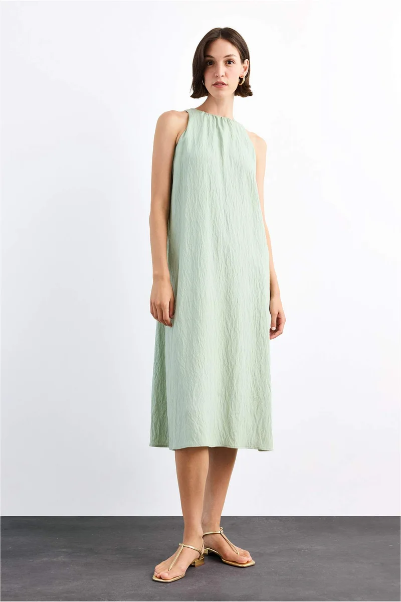 ديفاكتو Crinkle Fabric Sleeveless Midi Dress