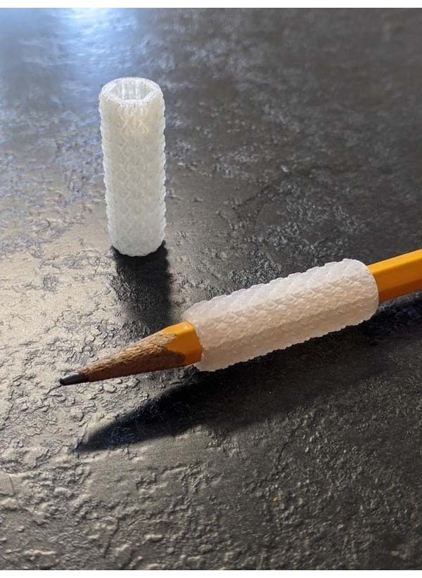 Epm3d Serrated Pen Holder Plastic Apparatus  - Image 1