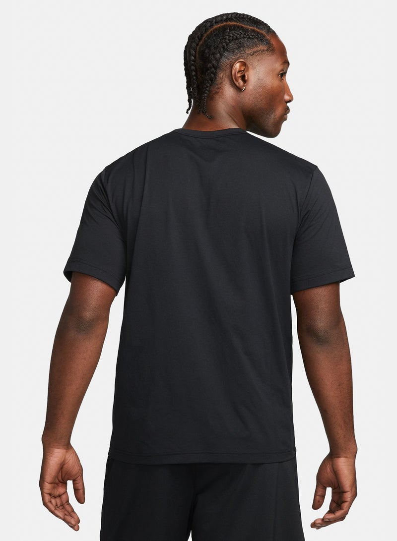 Nike Men’s Nike Dri-Fit UV Hyverse Short-Sleeve Top - Image 2