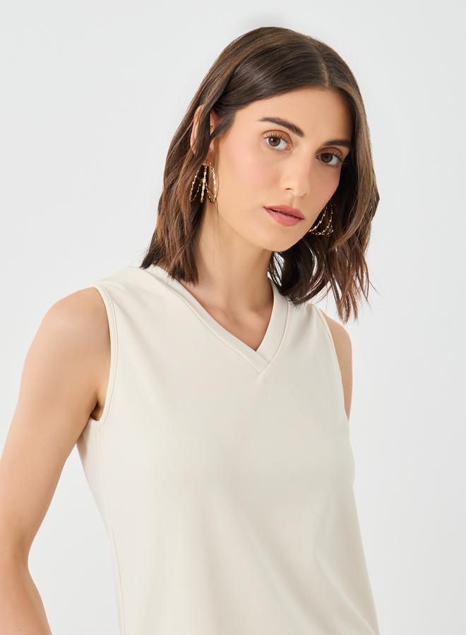 تايك تو طقم نسائي من قطعتين بلون كريمي، بلوزة بدون أكمام وبنطلون - Image 4