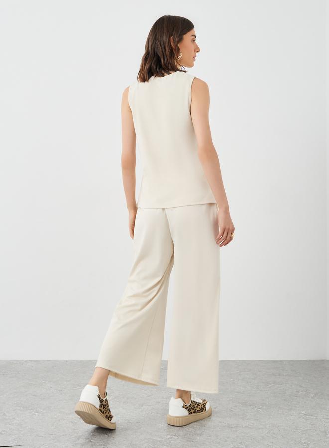 تايك تو طقم نسائي من قطعتين بلون كريمي، بلوزة بدون أكمام وبنطلون - Image 5