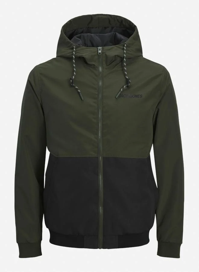 جاك اند جونز جاكيت بومبر بنمط كتل الالوان وياقة هودي