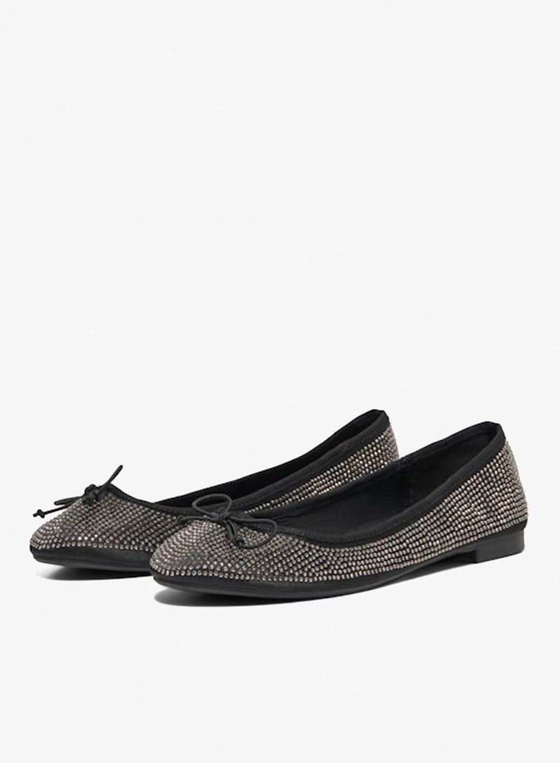 اونلي حذاء باليرينا بتفاصيل فيونكة بارزة - Image 1