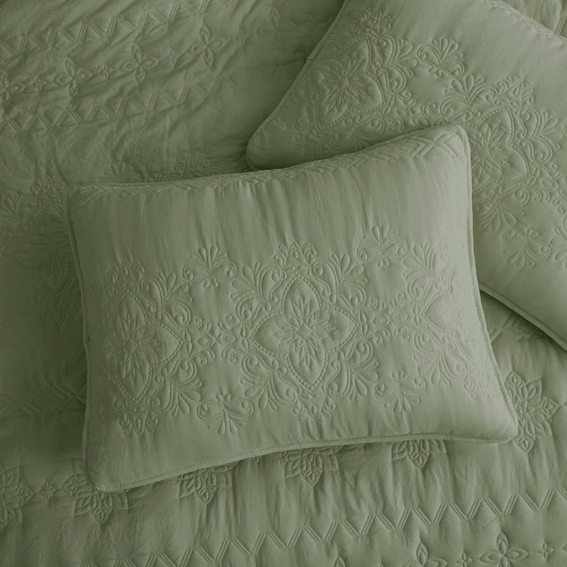 B2EVER Boho Sage Green Quilt California Cal King Size Bedding Sets with Pillow Sham, Oversized Lightweight Soft Bedspread Coverlet, Floral Vintage Bed Cover All Season, 3 Pieces, 118x106 inches - Image 4