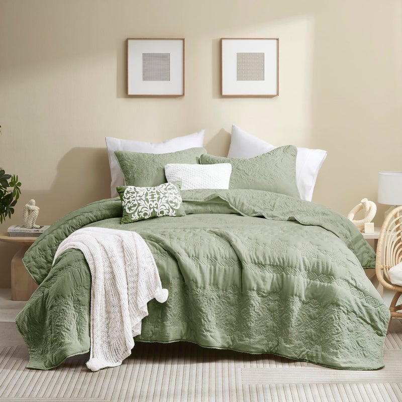 B2EVER Boho Sage Green Quilt California Cal King Size Bedding Sets with Pillow Sham, Oversized Lightweight Soft Bedspread Coverlet, Floral Vintage Bed Cover All Season, 3 Pieces, 118x106 inches - Image 1