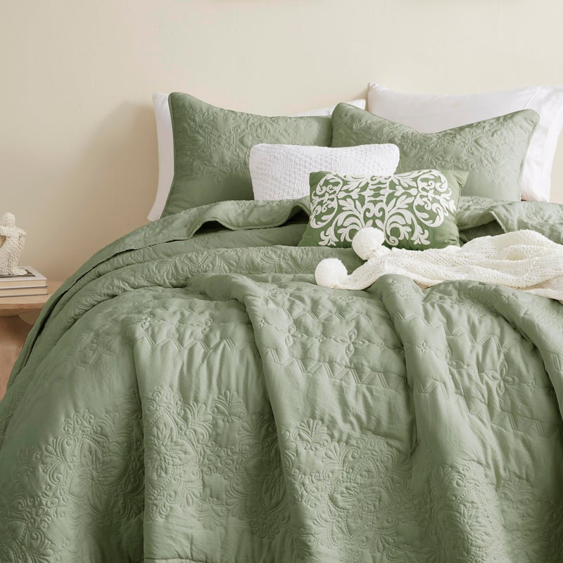 B2EVER Boho Sage Green Quilt California Cal King Size Bedding Sets with Pillow Sham, Oversized Lightweight Soft Bedspread Coverlet, Floral Vintage Bed Cover All Season, 3 Pieces, 118x106 inches - Image 3