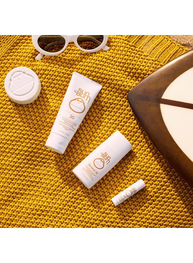 Sun Bum بلسم شفاه واقي من الشمس معدني SPF 30 - متوافق مع قانون هاواي 104 (خالي من أوكتينوكسات وأوكسي بنزون) - حماية واسعة الطيف من الأشعة فوق البنفسجية UVA/UVB - 0.15 أونصة - Image 3