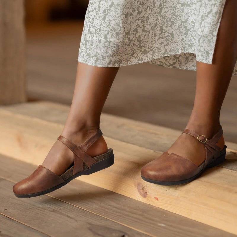 PARTY Closed Toe Sandals Women, Barefoot Arch Support Flat Sandals for Office Work and Travel with Comfortable Cork Footbed,BROWN,8 - Image 4