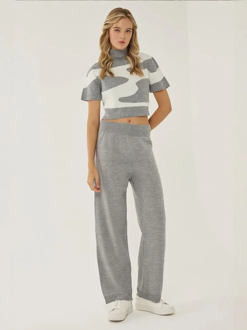 هيكاب بلوزة محبوكة مجردة