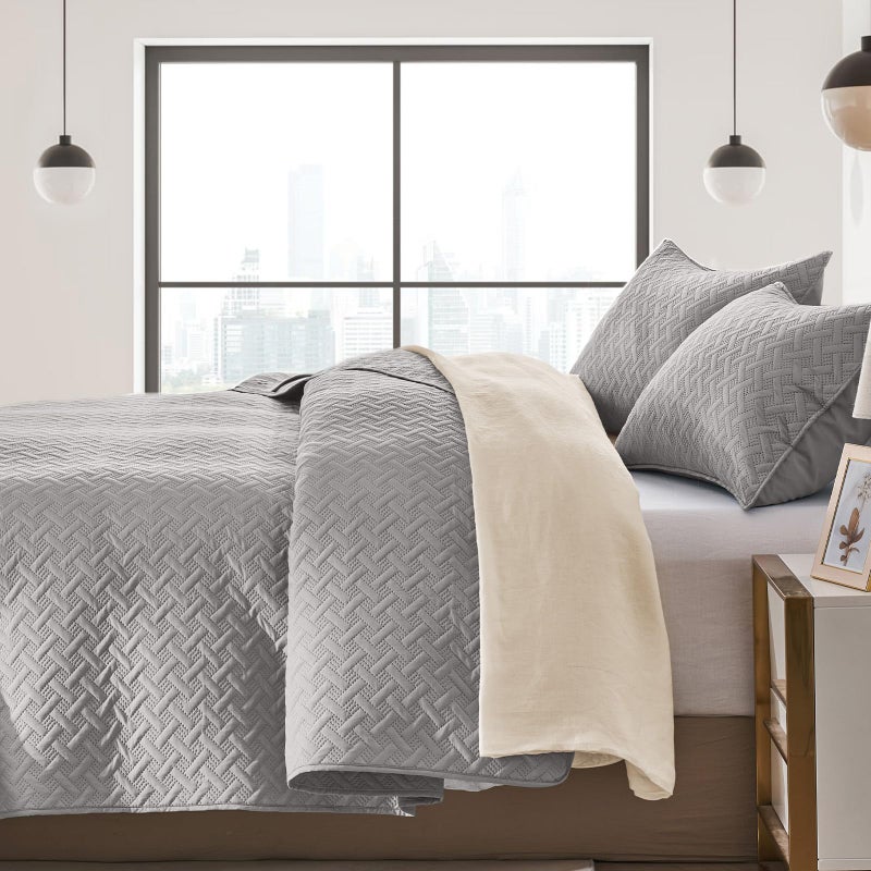 FLYMME Light Grey Twin Quilt Bedding Set Thin Lightweight Bedspreads Soft Microfiber Bed Coverlet for All Season (1 Quilt  1Sham) - Image 4