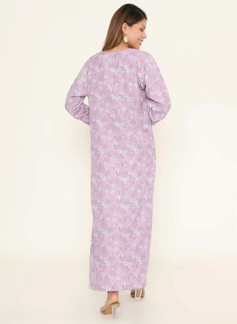 هانا آند سارا جلابية عربية أرجوانية بطبعة زهور مع خط عنق مطرز