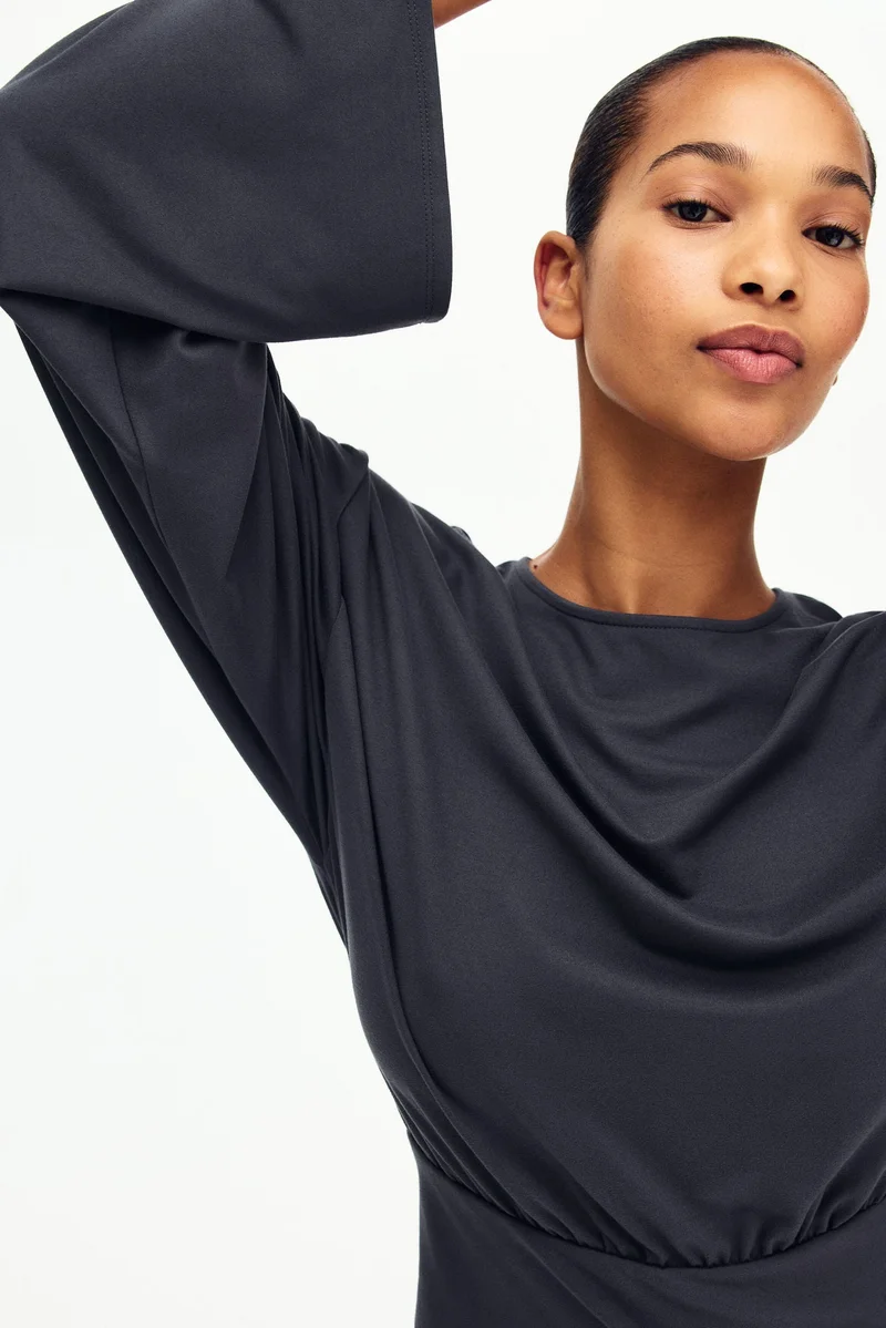 اتش اند ام بلوزة جيرسي بتصميم مجمّع