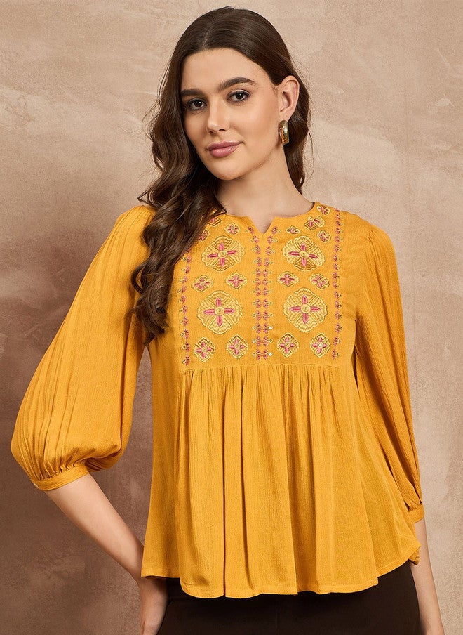 Baizee بلوزة كريب مزخرفة بالزهور من Routes by All About You للنساء - Image 1