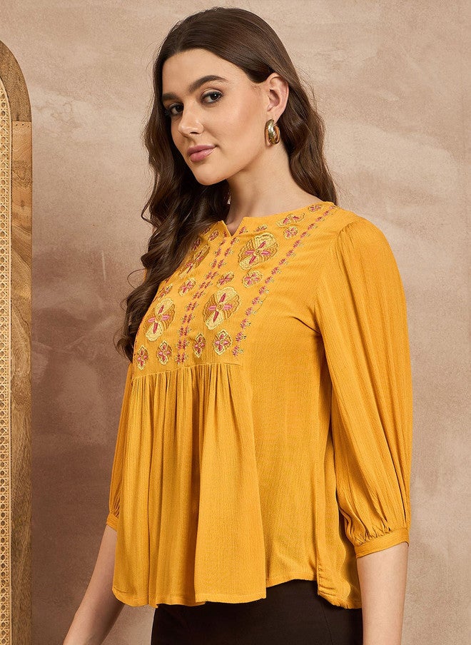 Baizee بلوزة كريب مزخرفة بالزهور من Routes by All About You للنساء - Image 3