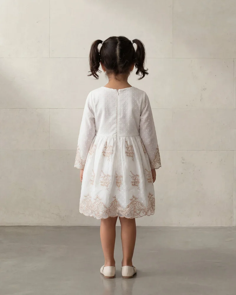 ردتاغ فستان دوبّي مطرز باللون العاجي للبنات