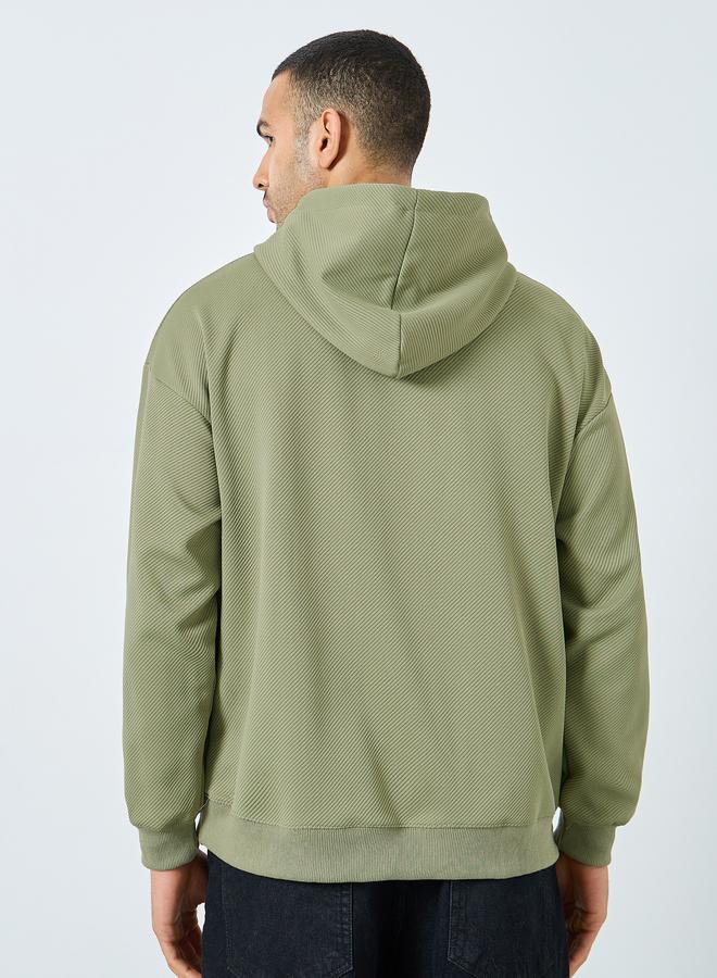 ستايلي هودي واسع محبوك بتفاصيل بارزة الملمس - Image 4