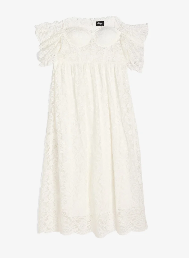 جينجر بلس فستان - دانتيل بياقة على شكل قلب