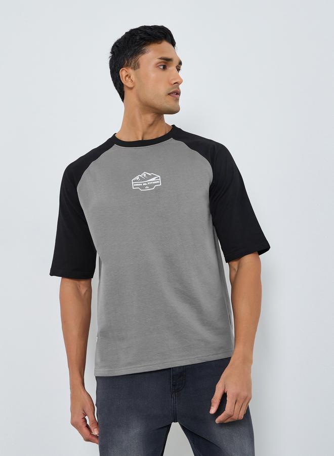 ستايلي تيشيرت واسع مطبوع بأكمام ريجلان - Image 2